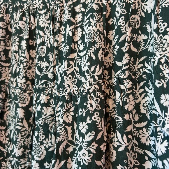 Boden Multi Tiered Crepe Skirt Green Floral Pattern Women’s Size 2P - Picture 6 of 11